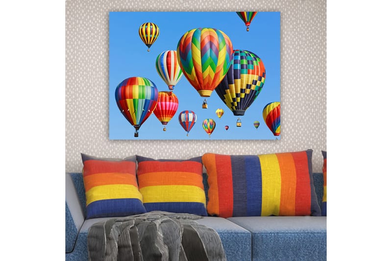 Canvastavla 70x100 cm - Flera färgglada varmluftsballonger sväva i en klar blå himmel - Röd / Grön / Gul - Inredning - Tavlor & posters - Canvastavla