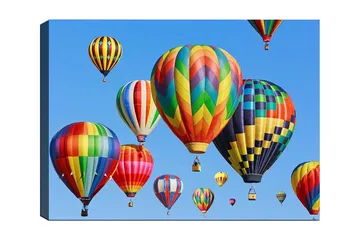 Canvastavla 70x100 cm - Flera färgglada varmluftsballonger sväva i en klar blå himmel - Röd / Grön / Gul - Inredning - Tavlor & posters - Canvastavla