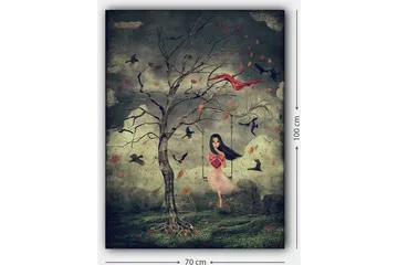 Canvastavla 70x100 cm - Flicka i en rosa klänning svänger från ett träd i en drömlik miljö med fåglar som svävar omkring henne - Mörkgrön / Röd / Rosa - Inredning - Tavlor & posters - Canvastavla
