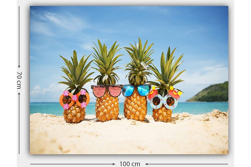 Canvastavla 70x100 cm - Fyra ananaser med solglasögon och dekorationer på en strand - Gul / Grön / Rosa - Inredning - Tavlor & posters - Canvastavla