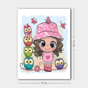 Canvastavla 70x100 cm - Glad flicka med en rosa hatt omgiven av färgglada ugglor och fjärilar - Rosa / Grön / Blå - Inredning - Tavlor & posters - Canvastavla