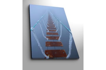 Canvastavla 70x100 cm - Hängbro som sträcker sig genom dimma, vilket skapar en mystisk och avlägsen känsla - Mörkbrun / Vit / Ljusblå - Inredning - Tavlor & posters - Canvastavla