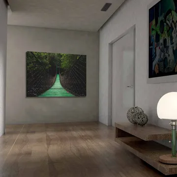 Canvastavla 70x100 cm - Hängbro som sträcker sig genom en grönskande skog - Grön / Svart - Inredning - Tavlor & posters - Canvastavla