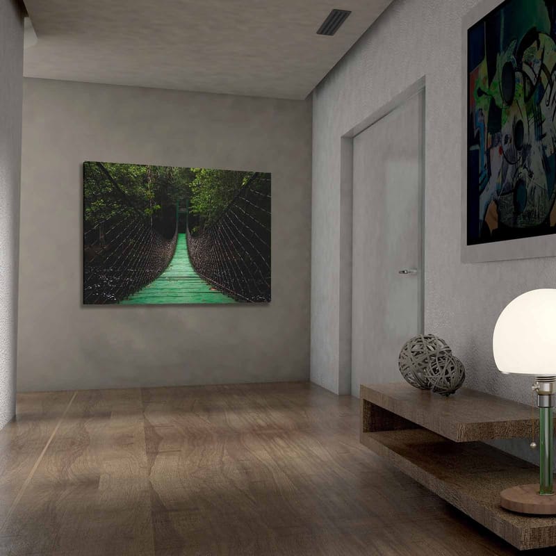 Canvastavla 70x100 cm - Hängbro som sträcker sig genom en grönskande skog - Grön / Svart - Inredning - Tavlor & posters - Canvastavla