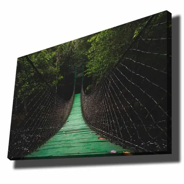 Canvastavla 70x100 cm - Hängbro som sträcker sig genom en grönskande skog - Grön / Svart - Inredning - Tavlor & posters - Canvastavla