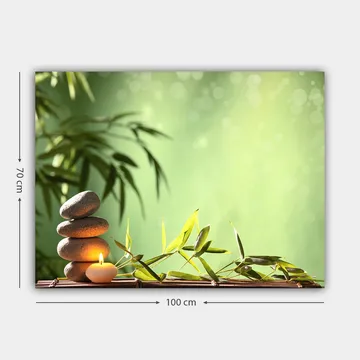 Canvastavla 70x100 cm - Harmonisk komposition med staplade stenar, ett ljus och bambu som symboliserar lugn och balans - Grön / Grå / Beige - Inredning - Tavlor & posters - Canvastavla