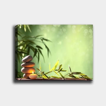 Canvastavla 70x100 cm - Harmonisk komposition med staplade stenar, ett ljus och bambu som symboliserar lugn och balans - Grön / Grå / Beige - Inredning - Tavlor & posters - Canvastavla
