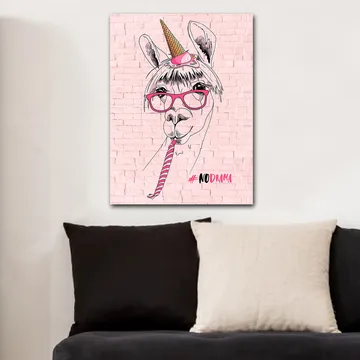 Canvastavla 70x100 cm - Humoristisk illustration av en lama med glasögon och en unicorn-hatt - Rosa / Svart / Vit - Inredning - Tavlor & posters - Canvastavla