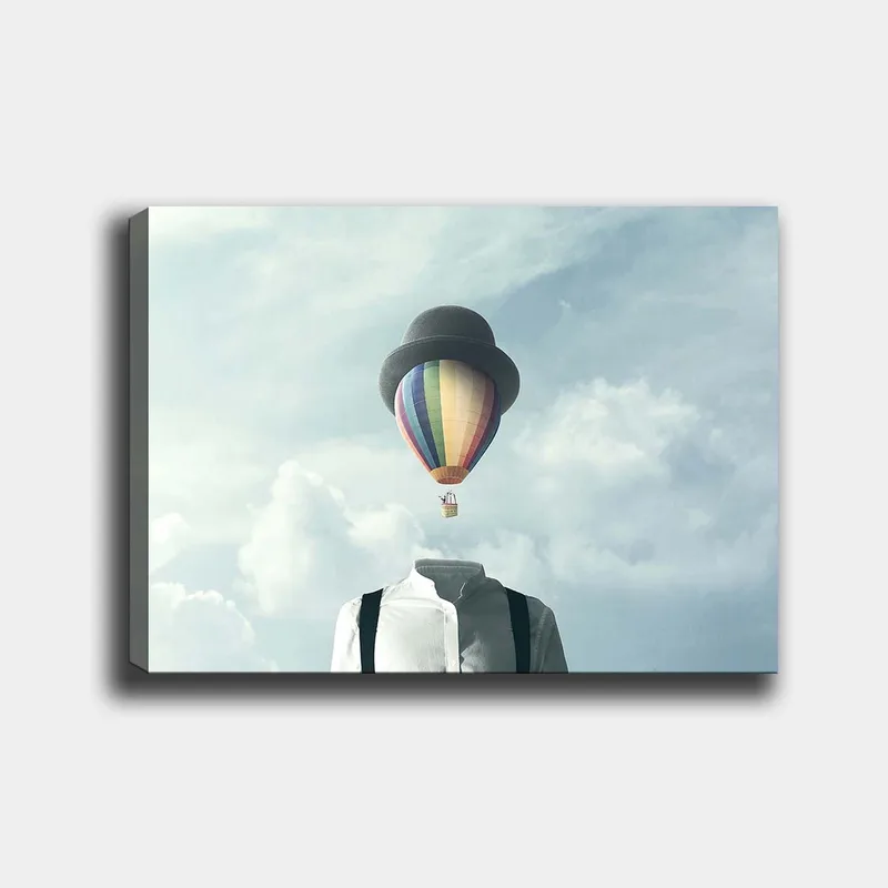 Canvastavla 70x100 cm - Huvudlös man i vit skjorta och svart hatt, med en färgglad luftballong svävande ovanför - Vit / Svart / Regnbågsfärgad - Inredning - Tavlor & posters - Canvastavla