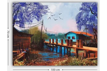 Canvastavla 70x100 cm - Idyllisk landskapsmålning med en brygga som sträcker sig över en stilla vattenyta, omgiven av färgglada hus och träd i lila nyanser - Lila / Blå / Brun - Inredning - Tavlor & posters - Canvastavla