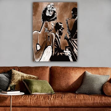 Canvastavla 70x100 cm - Jazzsångerska som framför en låt med musiker i bakgrunden - Brun / Svart / Vit - Inredning - Tavlor & posters - Canvastavla