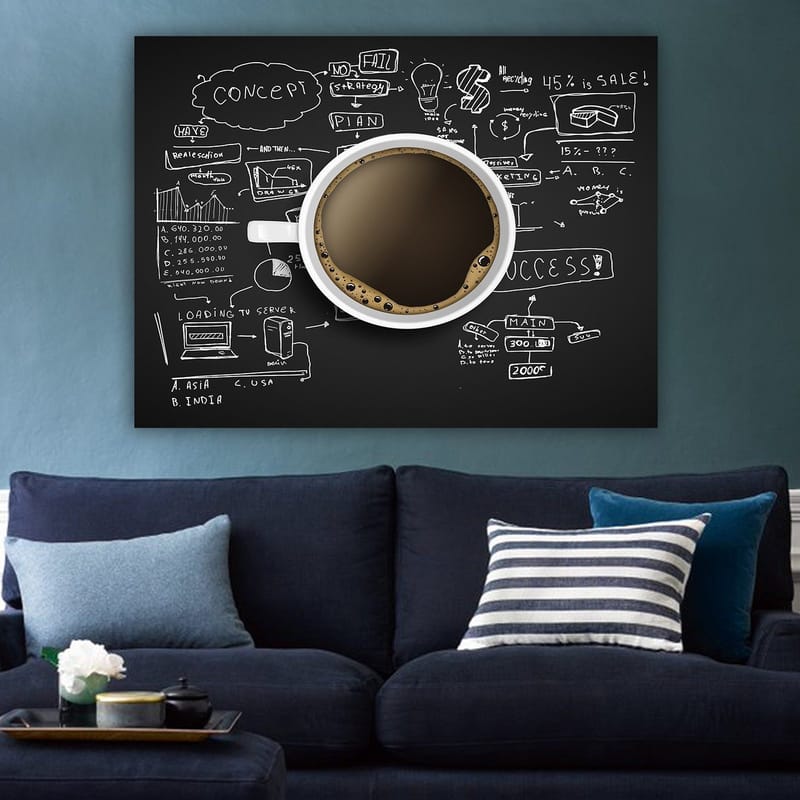 Canvastavla 70x100 cm - Kaffekopp med svart kaffe omgiven av handskrivna anteckningar och diagram som symboliserar affärsstrategi och kreativitet - Svart / Brun / Vit - Inredning - Tavlor & posters - Canvastavla