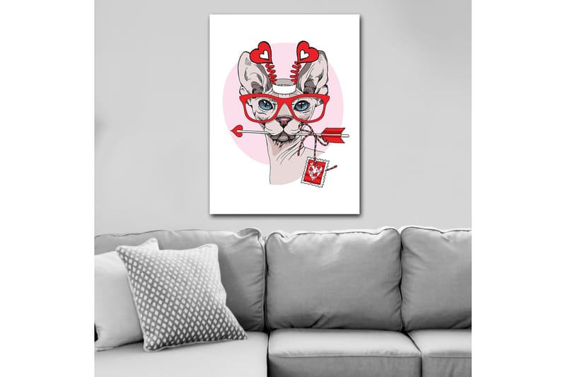 Canvastavla 70x100 cm - Katt med stora glasögon och hjärtformade detaljer, som håller en pil i munnen - Röd / Rosa / Grå - Inredning - Tavlor & posters - Canvastavla