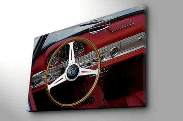 Canvastavla 70x100 cm - Klassisk bilinteriör med fokus på ratten och instrumentpanelen - Röd / Silver / Svart - Inredning - Tavlor & posters - Canvastavla