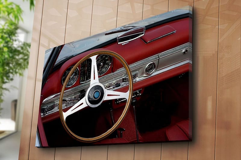 Canvastavla 70x100 cm - Klassisk bilinteriör med fokus på ratten och instrumentpanelen - Röd / Silver / Svart - Inredning - Tavlor & posters - Canvastavla