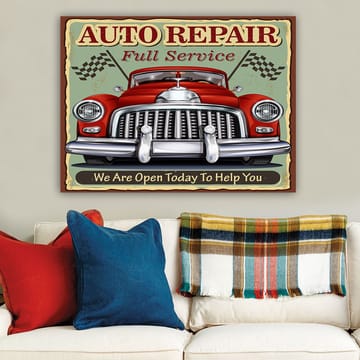 Canvastavla 70x100 cm - Klassisk röd bil med en kromad grill och racingflaggor i bakgrunden - Röd / Krom (silver) / Grön - Inredning - Tavlor & posters - Canvastavla