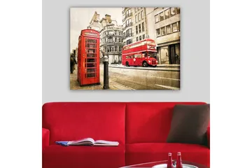 Canvastavla 70x100 cm - Klassisk röd telefonkiosk och en röd dubbeldäckare på en stadsgata - Röd / Grå - Inredning - Tavlor & posters - Canvastavla