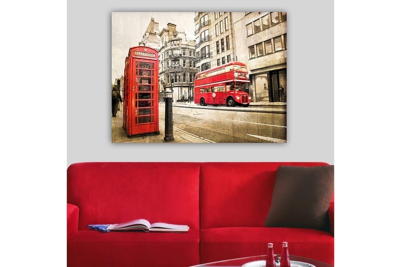 Canvastavla 70x100 cm - Klassisk röd telefonkiosk och en röd dubbeldäckare på en stadsgata - Röd / Grå - Inredning - Tavlor & posters - Canvastavla