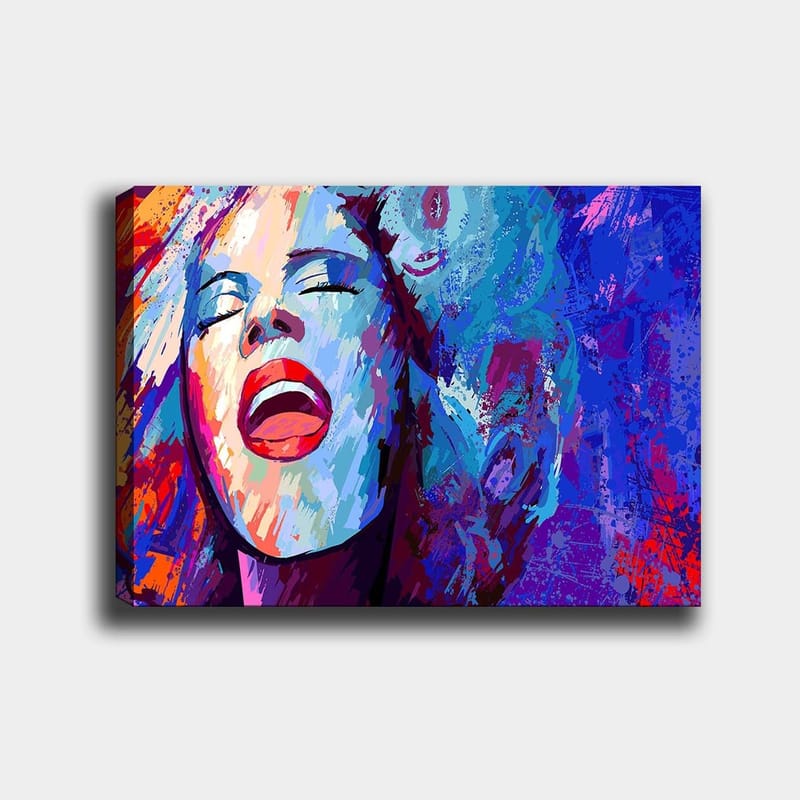 Canvastavla 70x100 cm - Kraftfull kvinna som sjunger med uttrycksfulla ansiktsdrag - Blå / Röd / Vit - Inredning - Tavlor & posters - Canvastavla