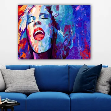 Canvastavla 70x100 cm - Kraftfull kvinna som sjunger med uttrycksfulla ansiktsdrag - Blå / Röd / Vit - Inredning - Tavlor & posters - Canvastavla
