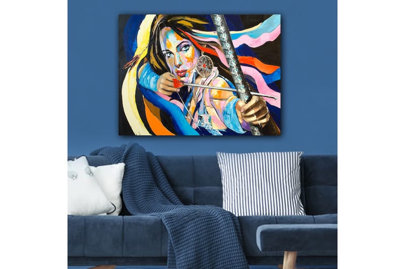 Canvastavla 70x100 cm - Kraftfull kvinna som spänner en pilbåge, omgiven av färgglada band - Blå / Röd / Gul - Inredning - Tavlor & posters - Canvastavla