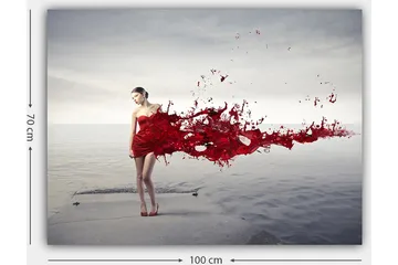 Canvastavla 70x100 cm - Kvinna i röd klänning som ser ut att släppa ifrån sig en färgsprutande rörelse - Röd / Beige - Inredning - Tavlor & posters - Canvastavla