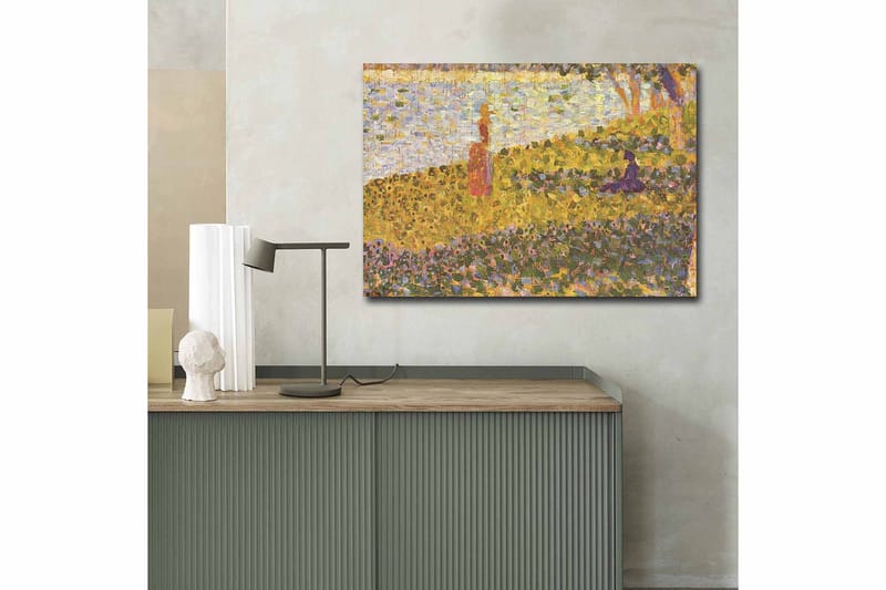 Canvastavla 70x100 cm - Kvinna i röd klänning som står på en blomstrande äng vid en sjö - Gult / Lila / Grönt - Inredning - Tavlor & posters - Canvastavla