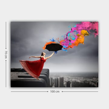 Canvastavla 70x100 cm - Kvinna i röd klänning står på en kant och håller ett paraply, medan färgglada färgstrålar sprutar ut från det - Röd / Svart / Orange - Inredning - Tavlor & posters - Canvastavla