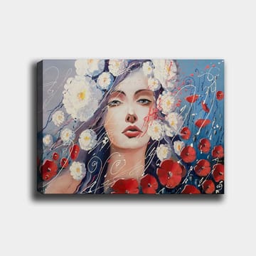 Canvastavla 70x100 cm - Kvinna med blommor i håret, omgiven av röda blommor och en blå bakgrund - Vit / Röd / Blå - Inredning - Tavlor & posters - Canvastavla