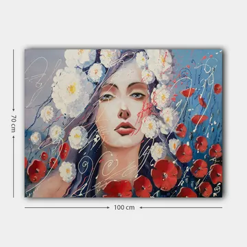Canvastavla 70x100 cm - Kvinna med blommor i håret, omgiven av röda blommor och en blå bakgrund - Vit / Röd / Blå - Inredning - Tavlor & posters - Canvastavla