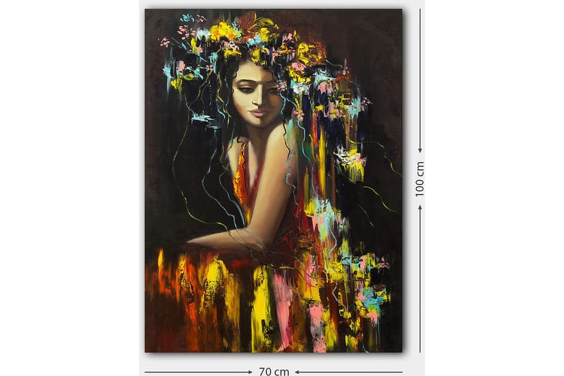 Canvastavla 70x100 cm - Kvinna med blommor i håret, som utstrålar en känsla av mystik och skönhet - Mörkröd / Gul / Grön - Inredning - Tavlor & posters - Canvastavla