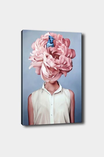 Canvastavla 70x100 cm - Kvinna med en stor rosablommig huvudprydnad och en blå fågel som sitter i blommorna - Rosa / Blå / Beige - Inredning - Tavlor & posters - Canvastavla