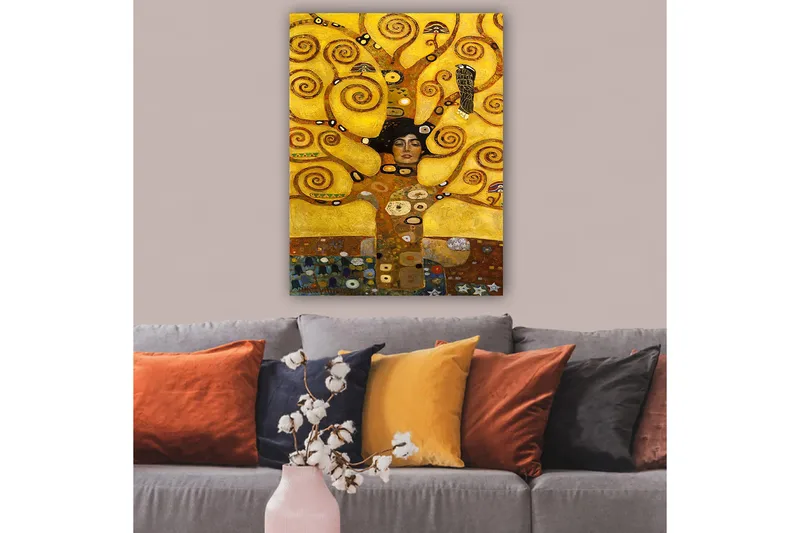 Canvastavla 70x100 cm - Kvinna med stängd ögon omgiven av snurrande, gyllene grenar och symboliska element - Guld / Brun / Svart - Inredning - Tavlor & posters - Canvastavla