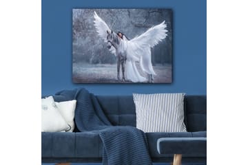 Canvastavla 70x100 cm - Kvinna med vingar som omfamnar ett grått häst med stora vita vingar - Vitt / Grått / Ljusblått - Inredning - Tavlor & posters - Canvastavla