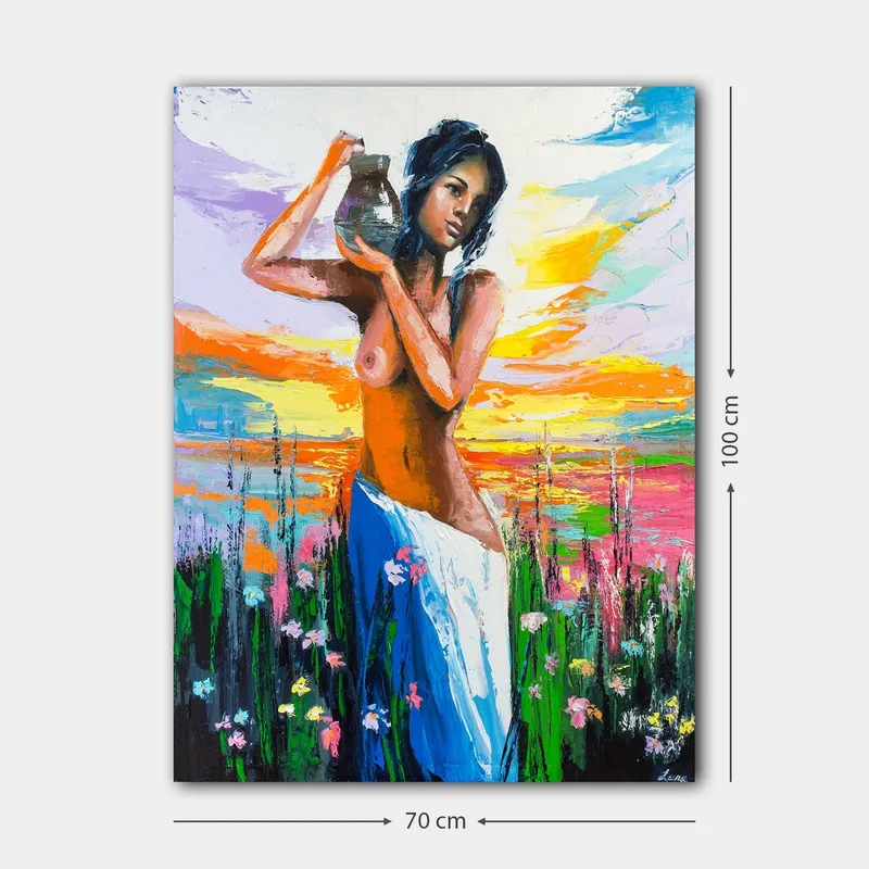 Canvastavla 70x100 cm - Kvinna som bär en kruka, omgiven av blommor och en färgsprakande himmel vid solnedgången - Orange / Blå / Grön - Inredning - Tavlor & posters - Canvastavla