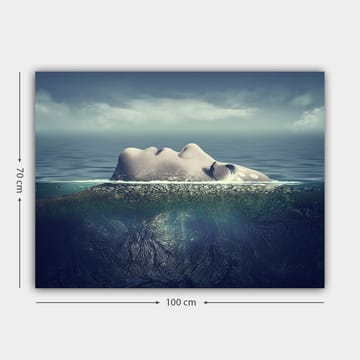 Canvastavla 70x100 cm - Kvinna som flyter på ytan av vattnet med en drömlik och lugn atmosfär - Blå / Grön / Beige - Inredning - Tavlor & posters - Canvastavla