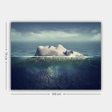 Canvastavla 70x100 cm - Kvinna som flyter på ytan av vattnet med en drömlik och lugn atmosfär - Blå / Grön / Beige - Inredning - Tavlor & posters - Canvastavla