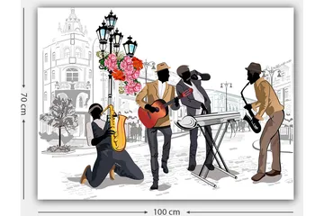 Canvastavla 70x100 cm - Livlig musikscen med fyra musiker som spelar olika instrument på en gata, omgiven av blommor och lampor - Mörkbrun / Röd / Svart - Inredning - Tavlor & posters - Canvastavla