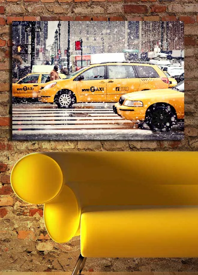 Canvastavla 70x100 cm - Livlig stadsbild med gula taxibilar som kör genom snöfall i New York City - Gul / Svart - Inredning - Tavlor & posters - Canvastavla