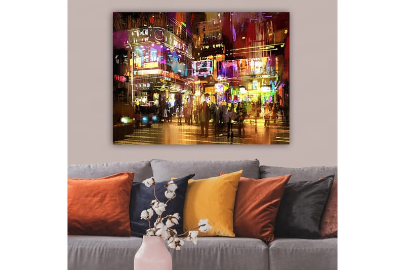Canvastavla 70x100 cm - Livlig stadsbild med människor som rör sig bland färgglada neonskyltar och ljus - Lila / Gul / Grön - Inredning - Tavlor & posters - Canvastavla