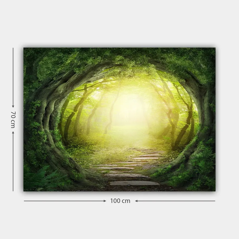 Canvastavla 70x100 cm - Magisk skogsgång med ljus som strålar genom trädens grönska - Grön / Ljusgul - Inredning - Tavlor & posters - Canvastavla