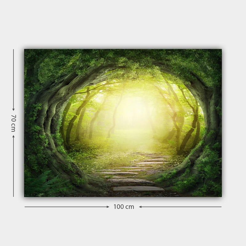 Canvastavla 70x100 cm - Magisk skogsgång med ljus som strålar genom trädens grönska - Grön / Ljusgul - Inredning - Tavlor & posters - Canvastavla