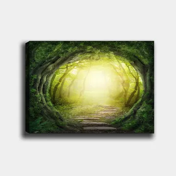 Canvastavla 70x100 cm - Magisk skogsgång med ljus som strålar genom trädens grönska - Grön / Ljusgul - Inredning - Tavlor & posters - Canvastavla