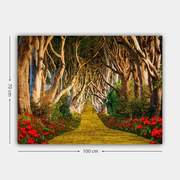 Canvastavla 70x100 cm - Magisk väg kantad av blommor som leder genom en tunnel av träd - Gult / Grönt / Rött - Inredning - Tavlor & posters - Canvastavla