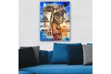 Canvastavla 70x100 cm - Man bär en kvinna och ett barn på ryggen, omgiven av en landskapsmiljö med hus och en skylt - Blå / Brun / Beige - Inredning - Tavlor & posters - Canvastavla