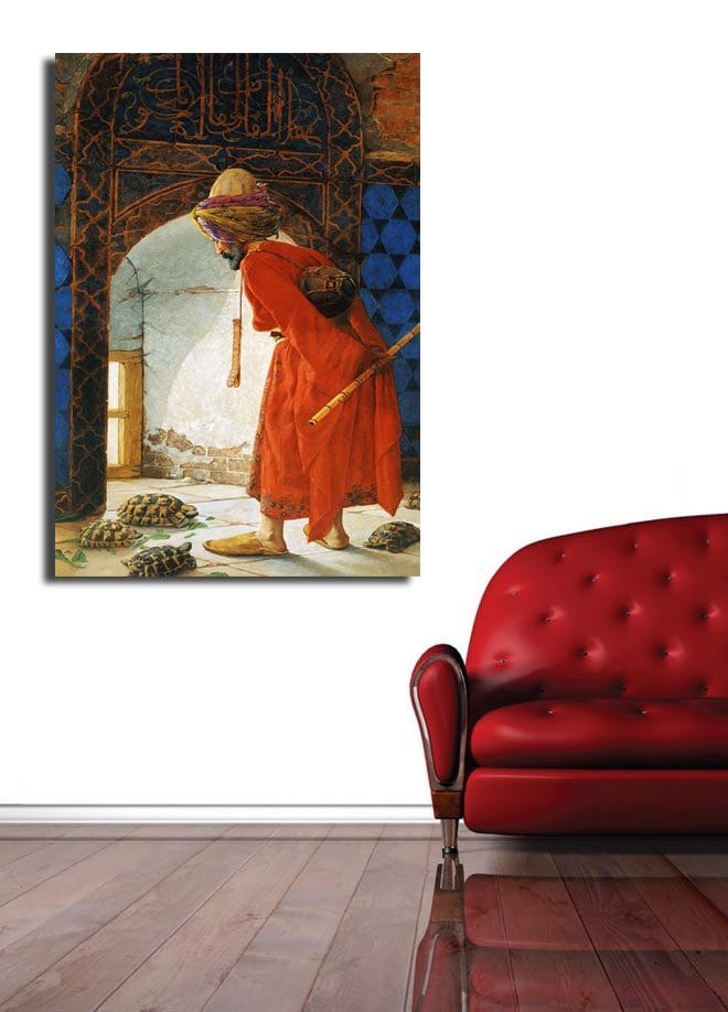 Canvastavla 70x100 cm - Man i röd klädnad som står vid en dörröppning och betraktar sköldpaddor på golvet - Röd / Blå / Beige - Inredning - Tavlor & posters - Canvastavla