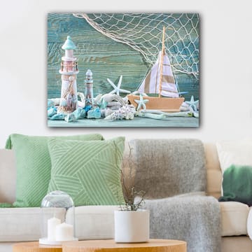 Canvastavla 70x100 cm - Maritim scen med en segelbåt, fyrtorn och sjöstjärnor i en strandmiljö - Blå / Vit / Beige - Inredning - Tavlor & posters - Canvastavla