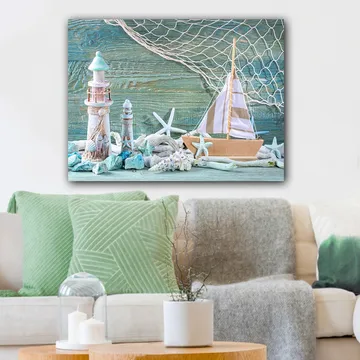 Canvastavla 70x100 cm - Maritim scen med en segelbåt, fyrtorn och sjöstjärnor i en strandmiljö - Blå / Vit / Beige - Inredning - Tavlor & posters - Canvastavla