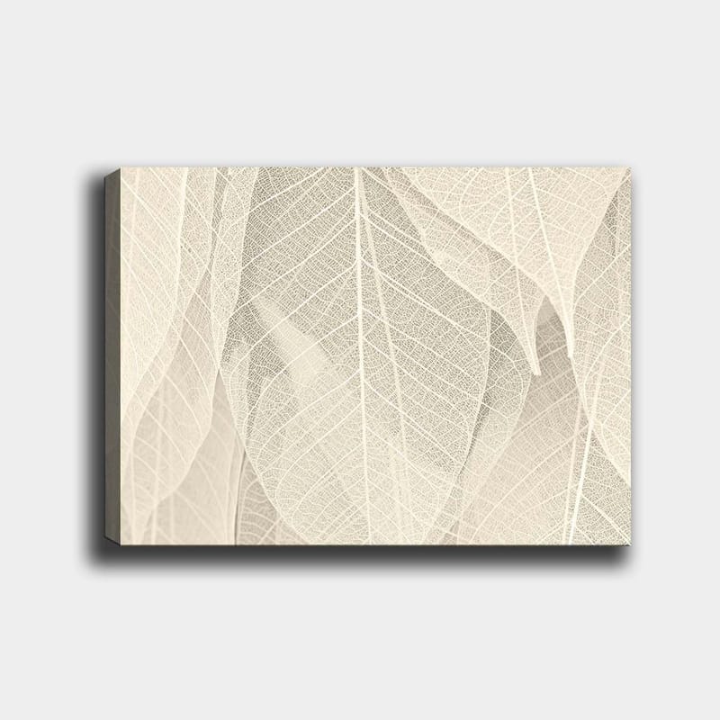 Canvastavla 70x100 cm - Mjuk och subtil komposition av genomskinliga löv som skapar en känsla av lugn och harmoni, Ljusbeige / Vit