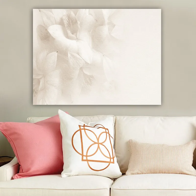 Canvastavla 70x100 cm - Mjuka blommor i subtila nyanser av vitt - Vit / Ljusbeige - Inredning - Tavlor & posters - Canvastavla